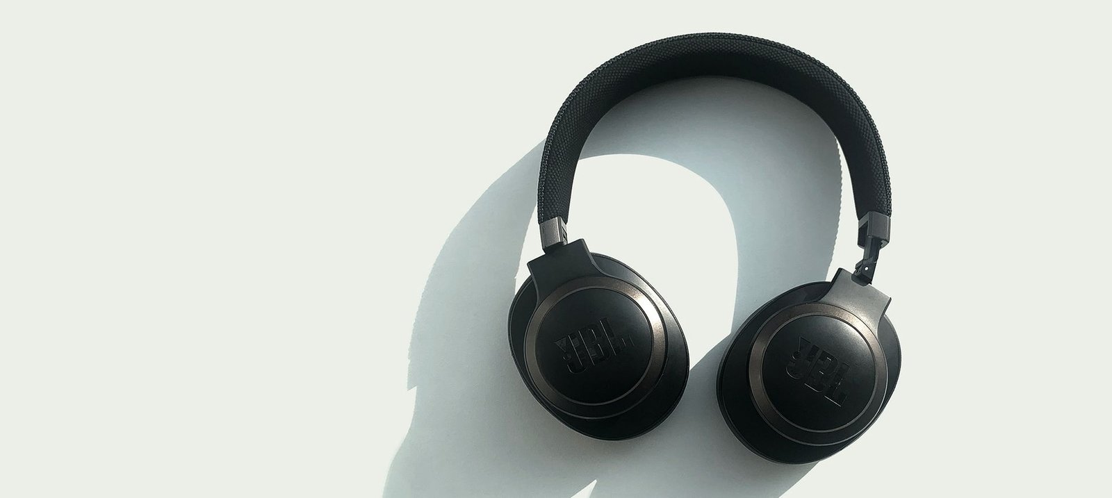 slide2-headphone
